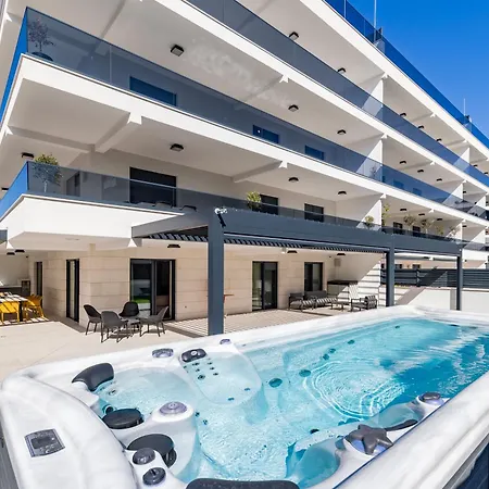 The Imperial Grand By Belmont Realty *
