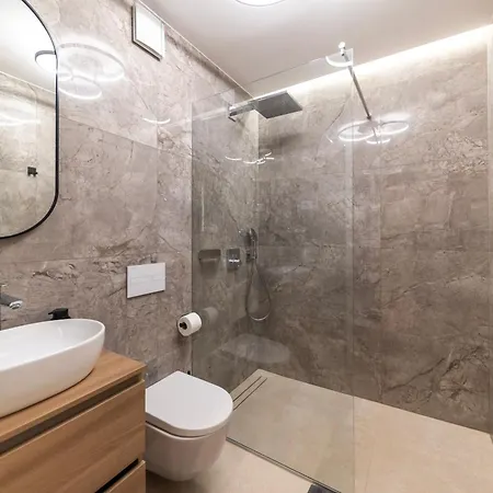 Apartman The Imperial Grand By Belmont Realty *