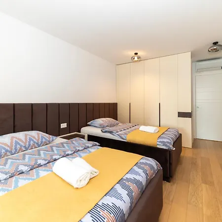 The Imperial Grand By Belmont Realty Apartman